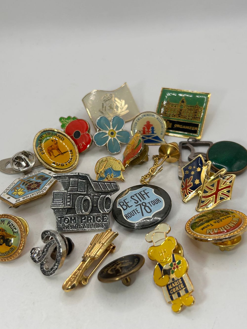 Lot 349: A Collection of 21 Assorted Vintage Enamel Lapel Pins and Commemorative Badges