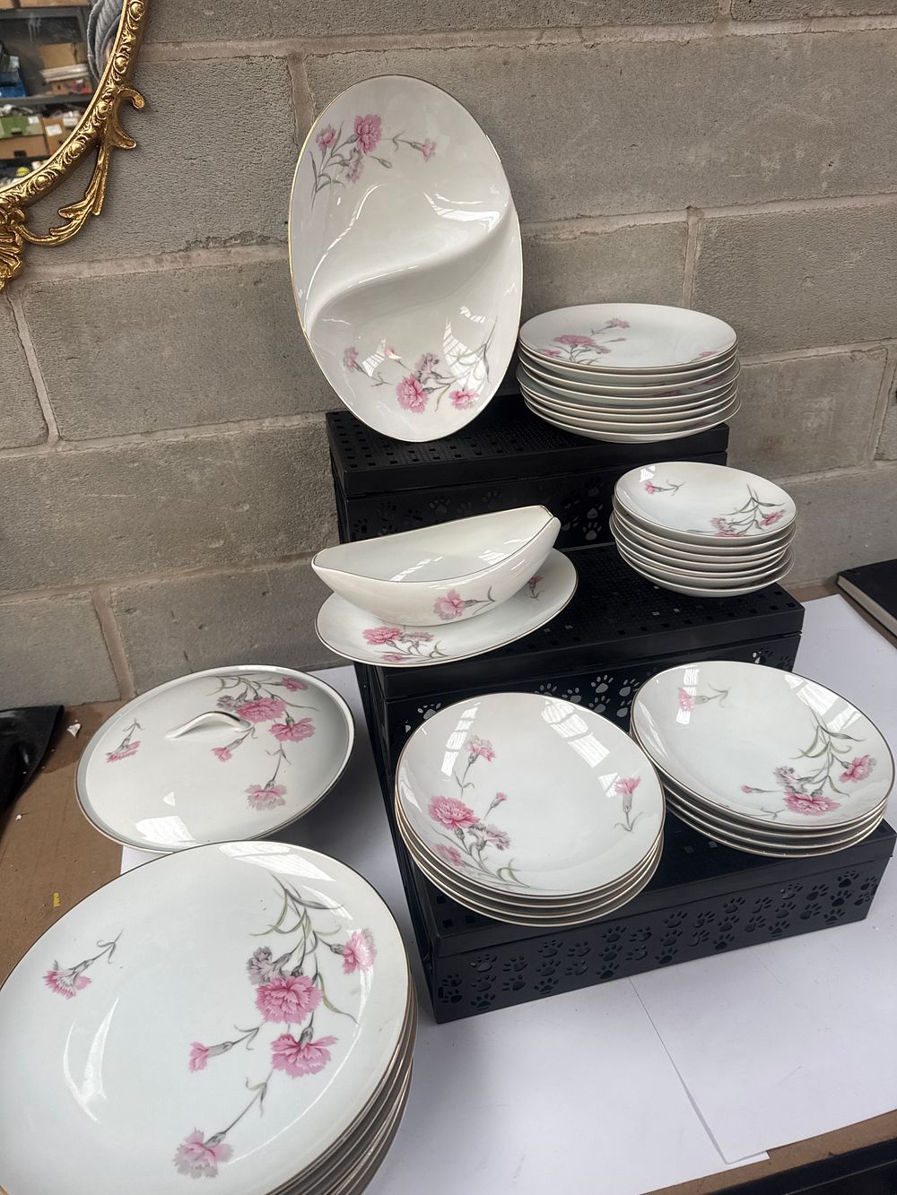 Lot 554: A Collection of 34 Pieces of Royal Court Carnation Pattern Dinnerware