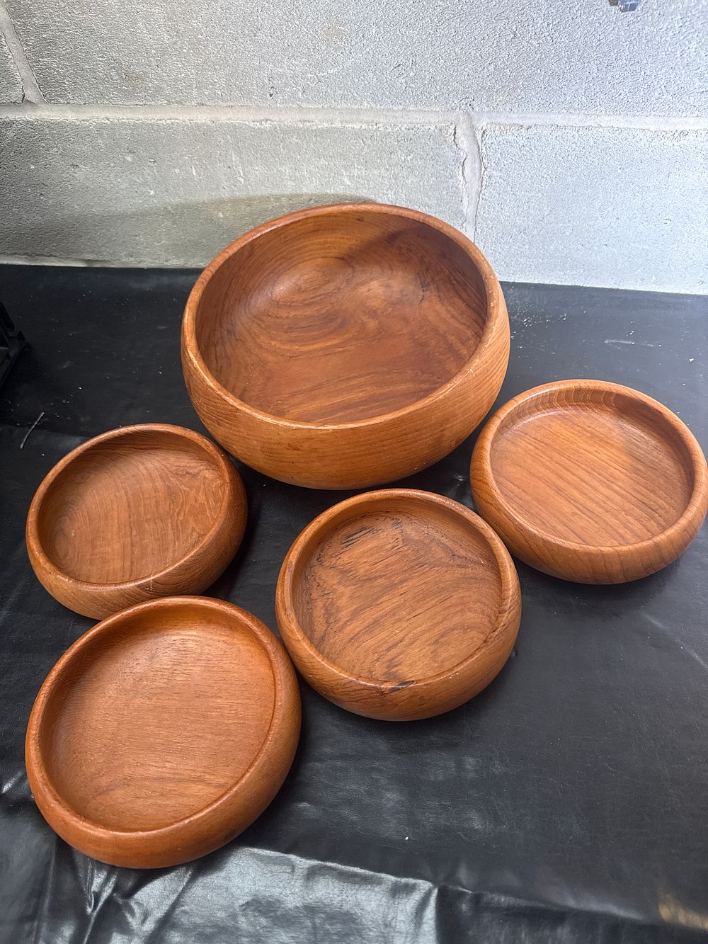 Lot 509: A Set of Goodwood Genuine Teak Wood Salad Bowls