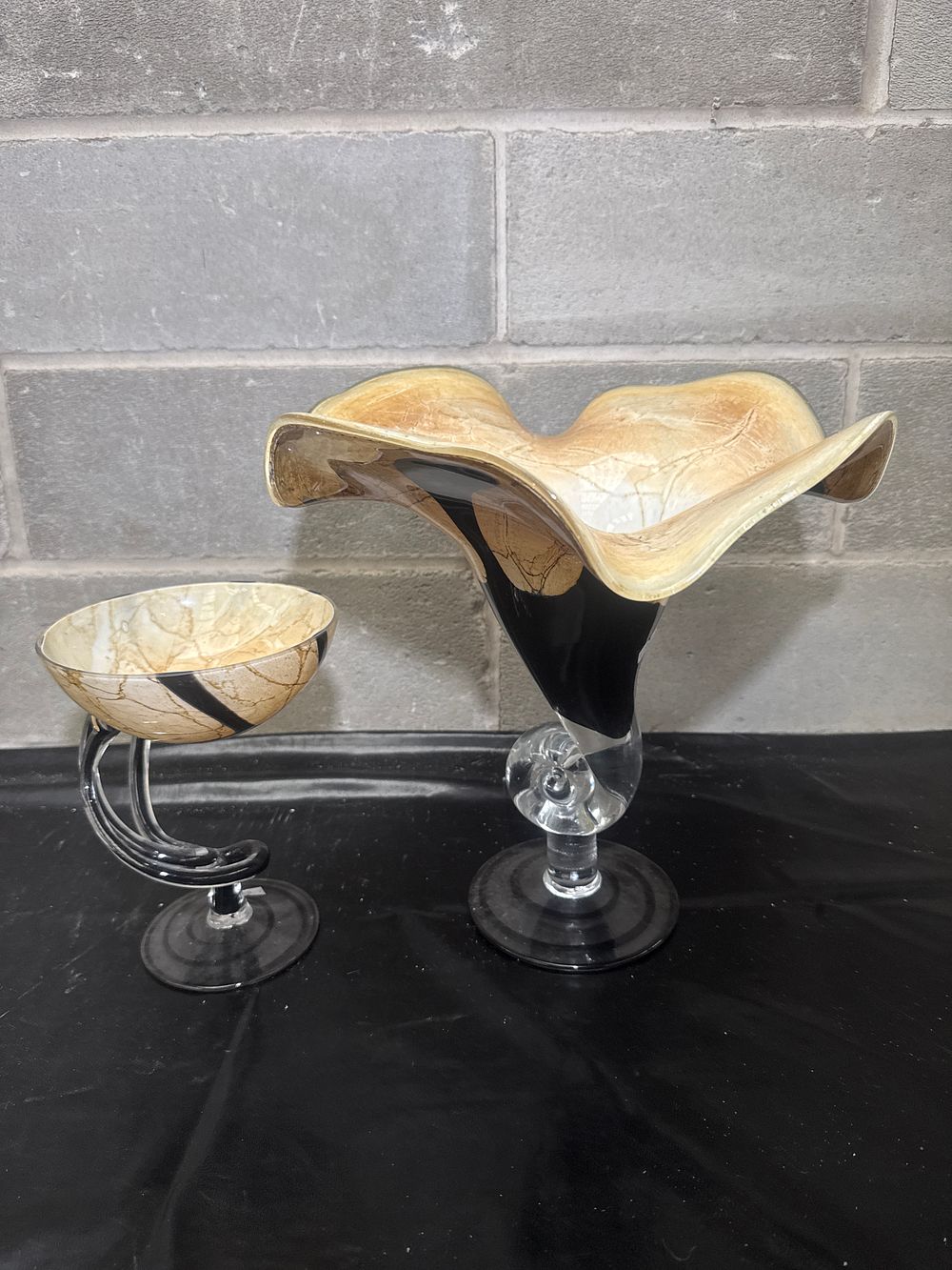 Lot 539: Two Jozefina Krosno Art Glass Jellyfish Pedestal Bowls
