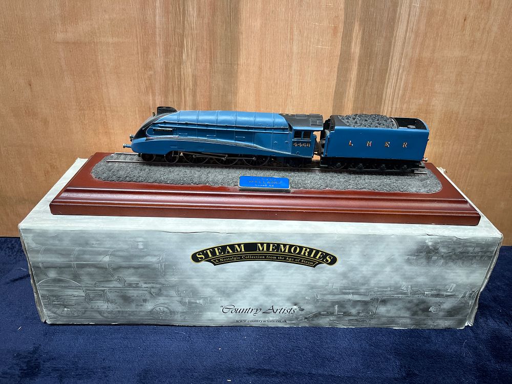 Lot 324: Country Artists Steam Memories LNER Class A4 Mallard Locomotive Model