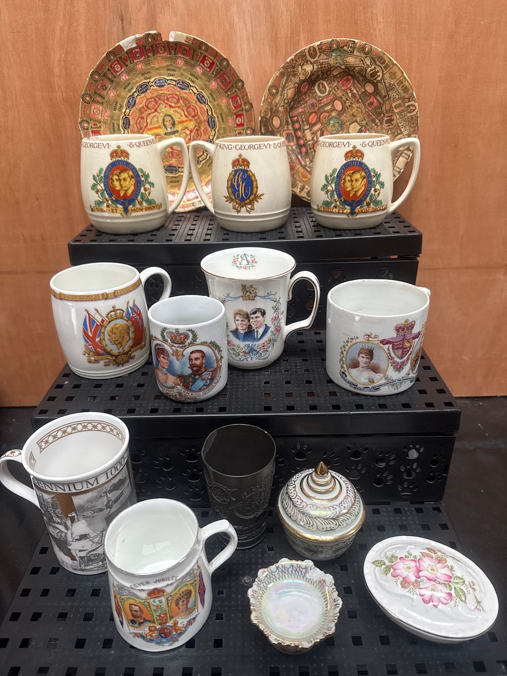 Lot 362: A Collection of British Royal Commemorative Ceramics