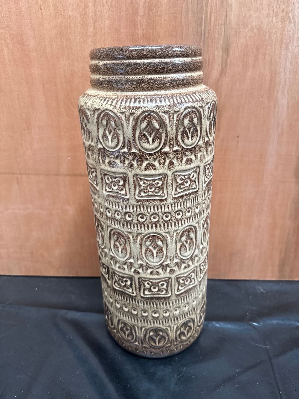Lot 365: Scheurich Folignio Pattern 16 Inch West German Pottery Floor Vase 289-41