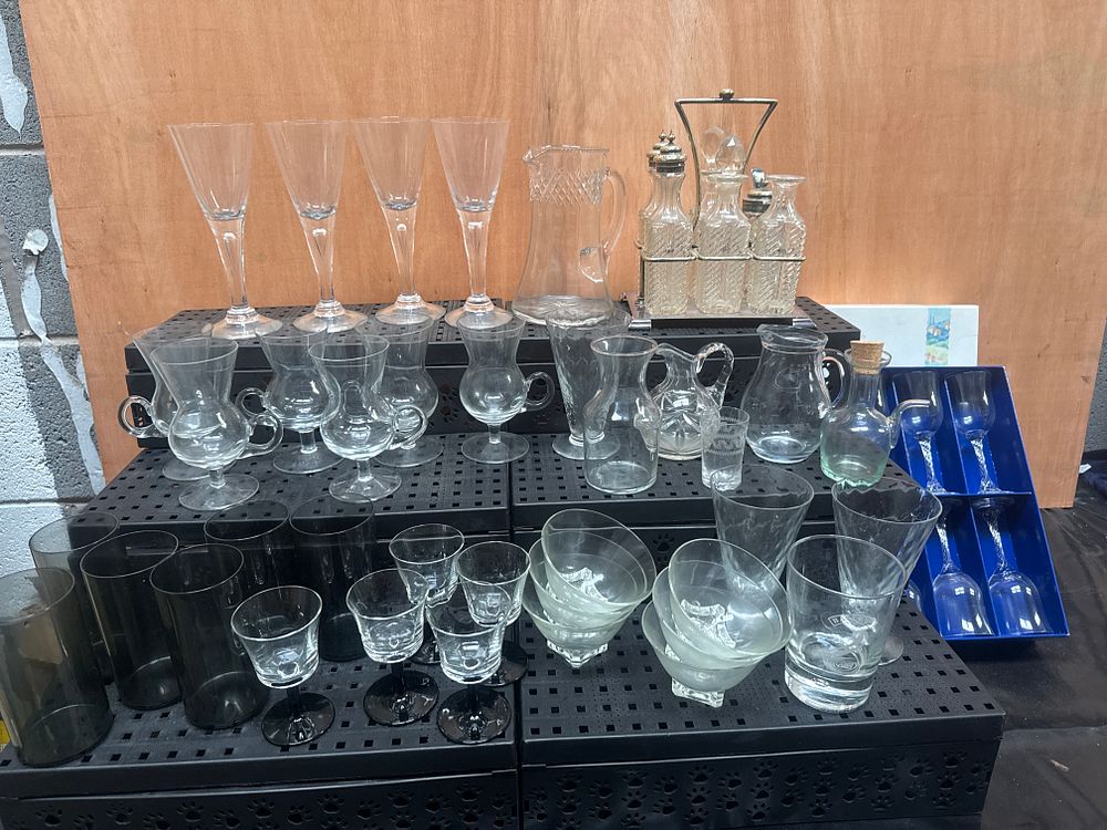 Lot 368: A Collection of Assorted Domestic and Decorative Glassware
