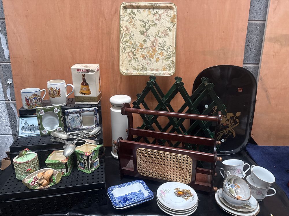 Lot 374: An Assortment of Vintage Household Items and Collectibles including Arnold Design and Royal Commemoratives