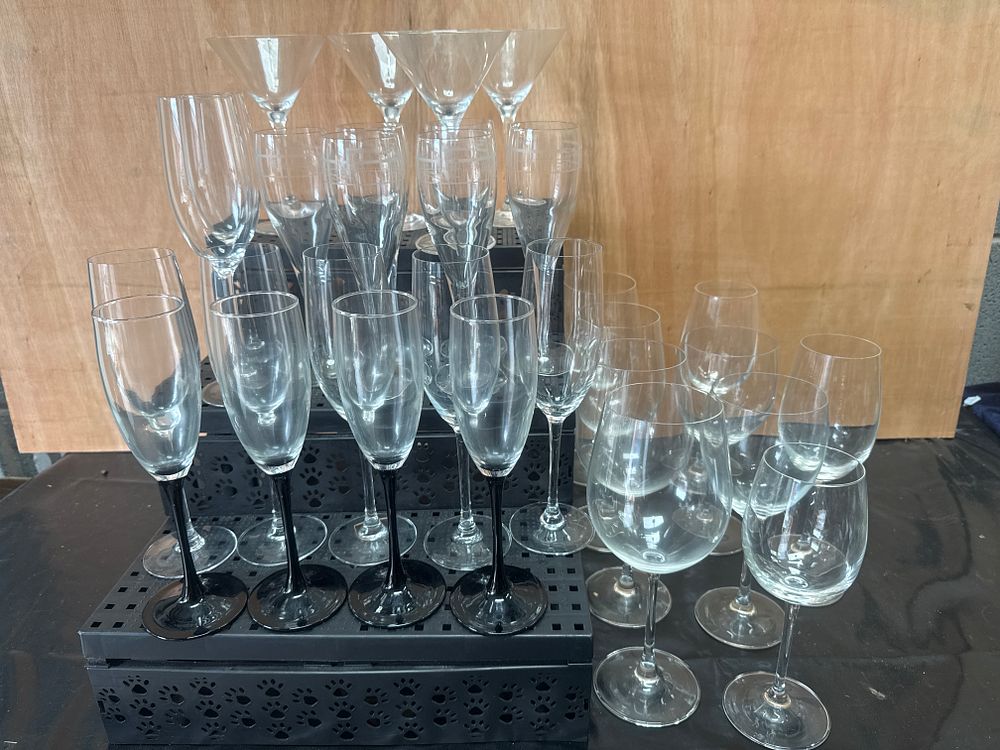 Lot 380: A Collection of Cristal d'Arques Domino Pattern and Assorted Glass Stemware