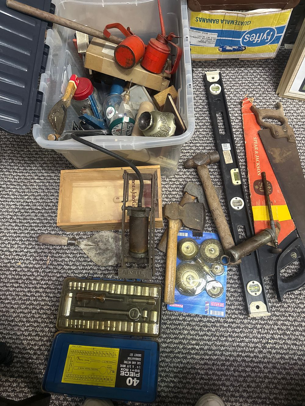 Lot 398: A Collection of Vintage and Modern Hand Tools and Workshop Equipment