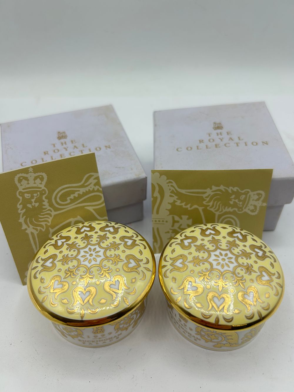 Lot 427: A Pair of Buckingham Palace 1999 Fine Bone China Trinket Boxes