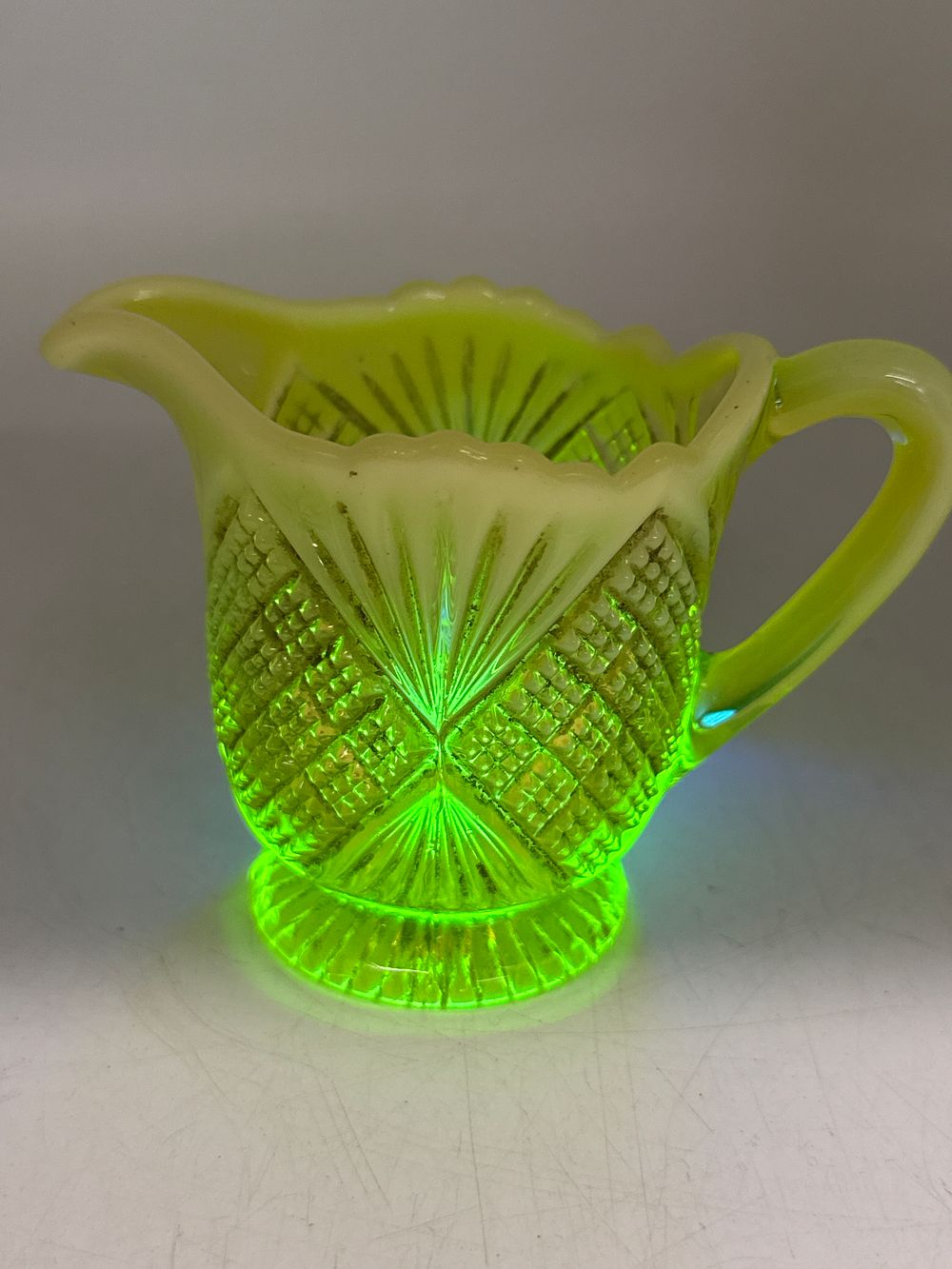 Lot 443: Davidson Pearline Queen Pattern Canary Vaseline Uranium Glass Creamer