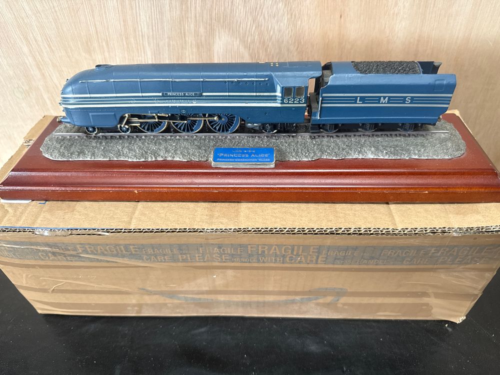 Lot 448: Hornby LMS 4-6-2 Princess Coronation Class Princess Alice No. 6223 Streamlined Locomotive and Tender