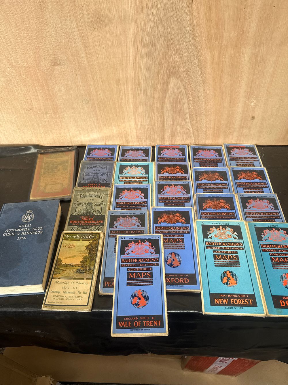 Lot 472: A Collection of 22 Vintage British Travel Maps and a 1960 RAC Guide and Handbook