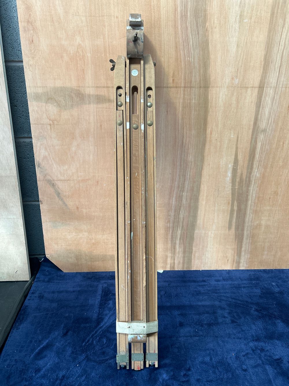 Lot 495: A Winsor & Newton Ltd. Folding Wooden Artist's Field Tripod