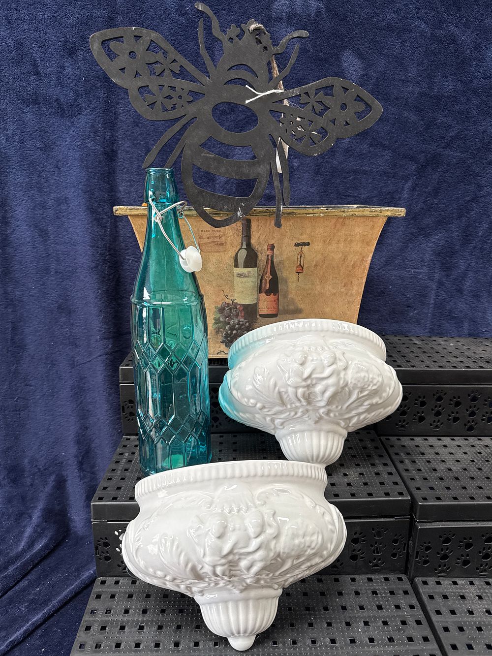 Lot 542: An Assortment of Decorative Home Accessories and Wall Art