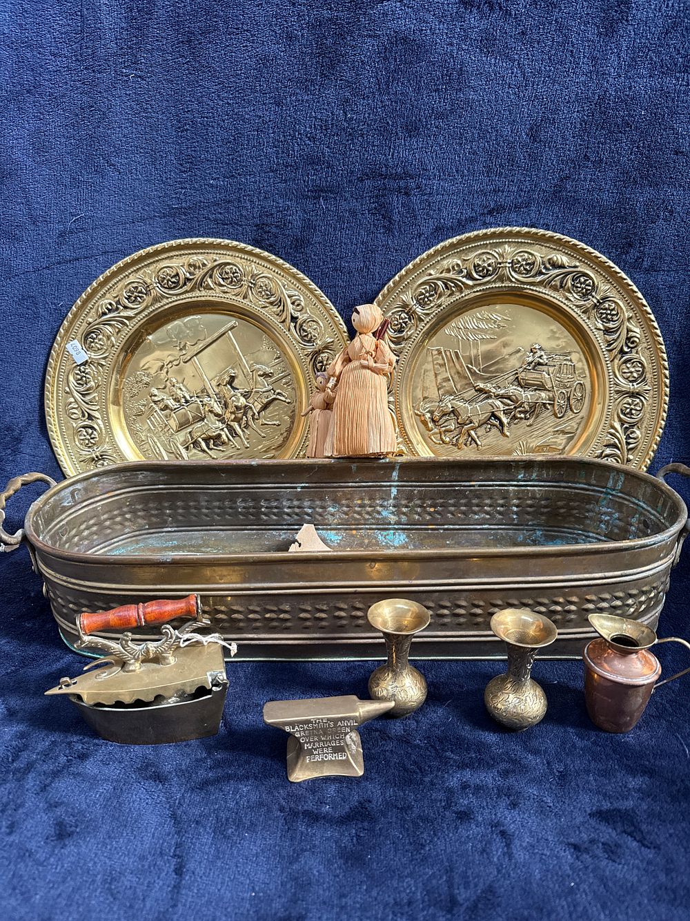 Lot 550: A Collection of Decorative Brass and Copper Metalware