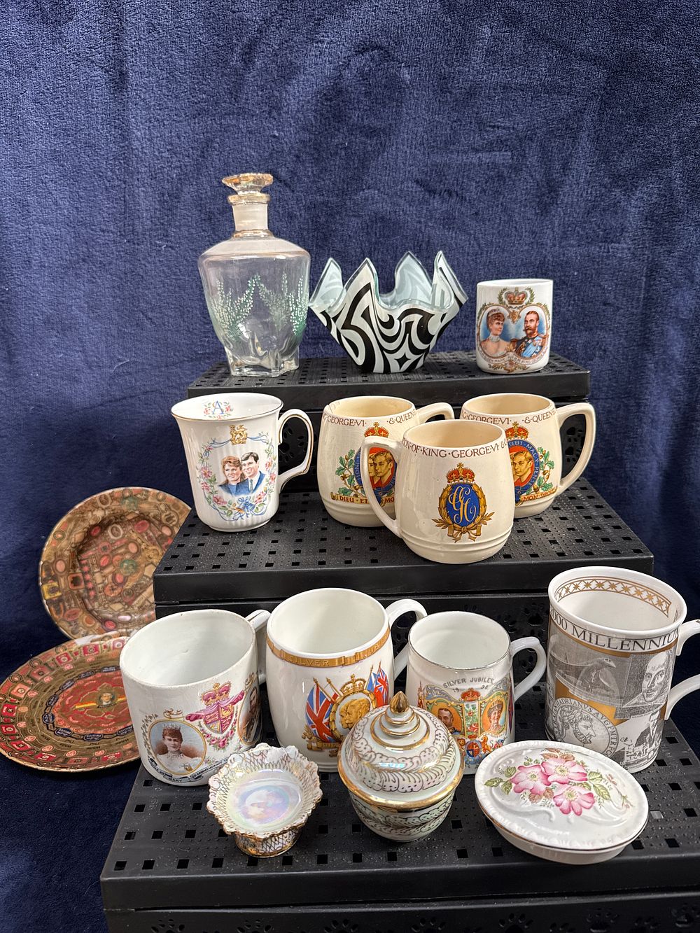 Lot 551: A Collection of British Royal Commemorative Ceramics and Decorative Glassware