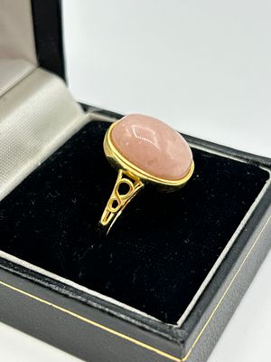 A silver-gilt and rose quartz cocktail ring