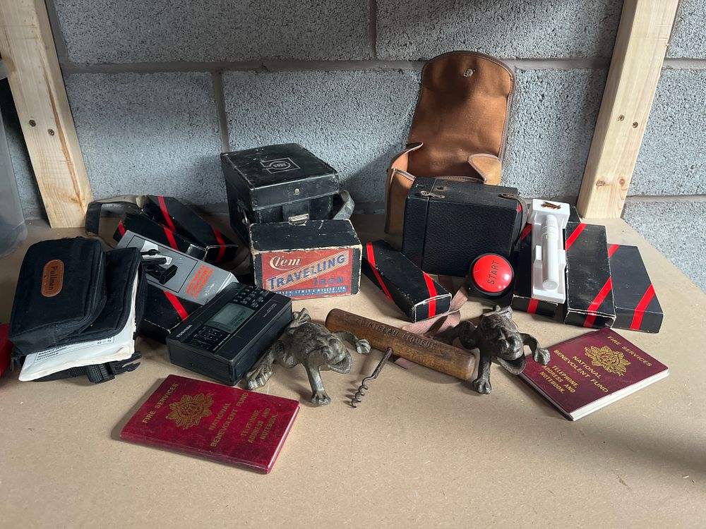 Lot 1070: An Assortment of Vintage Collectables, Electronics, and Ephemera