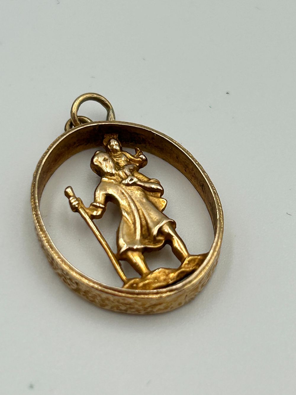 Lot 758: A 9ct Yellow Gold Circular Shepherdess Pendant Charm 1974 ,3g