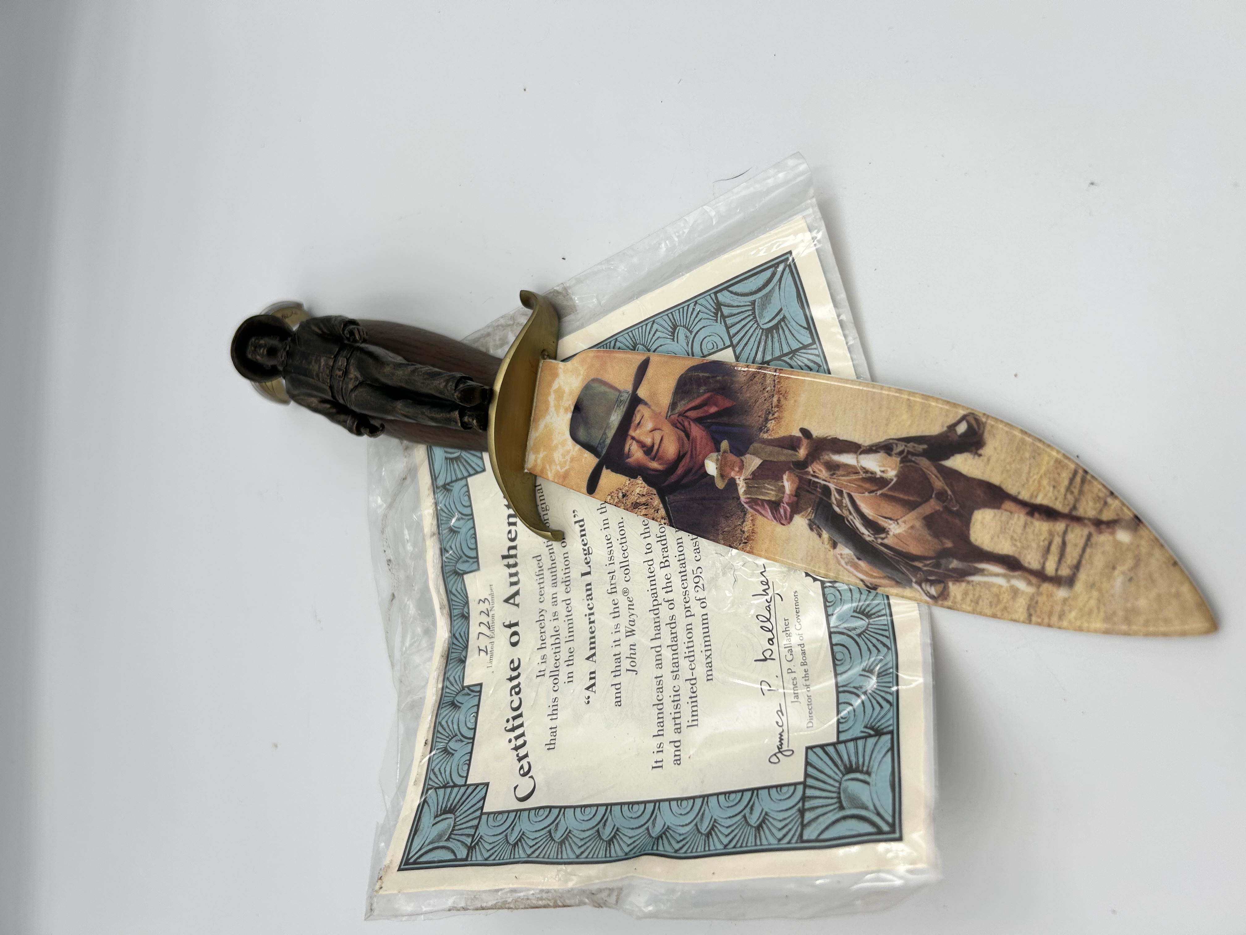 The Bradford Exchange John Wayne An American Legend Collectible Display Knife