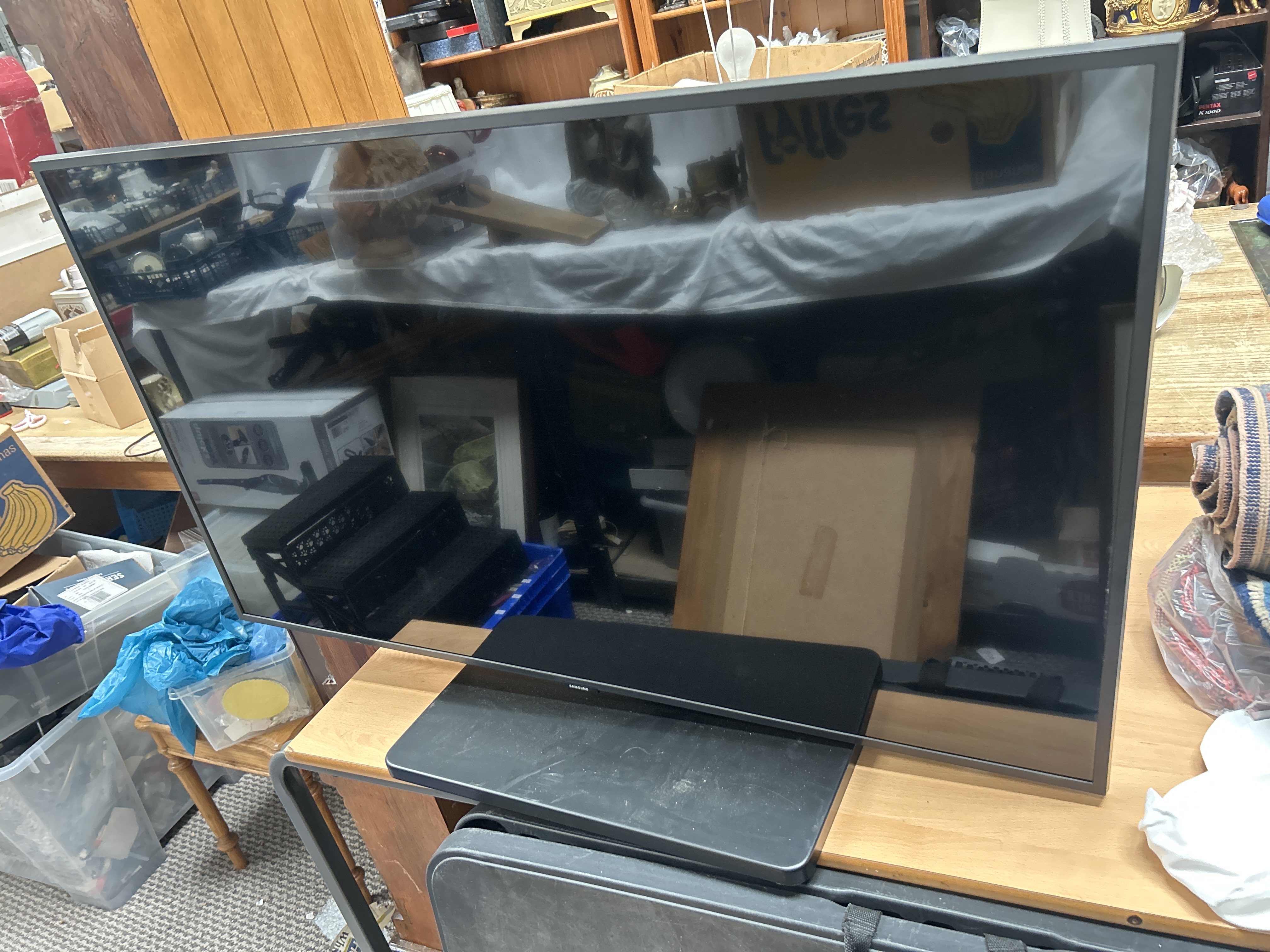 Samsung flat panel television with rectangular pedestal stand