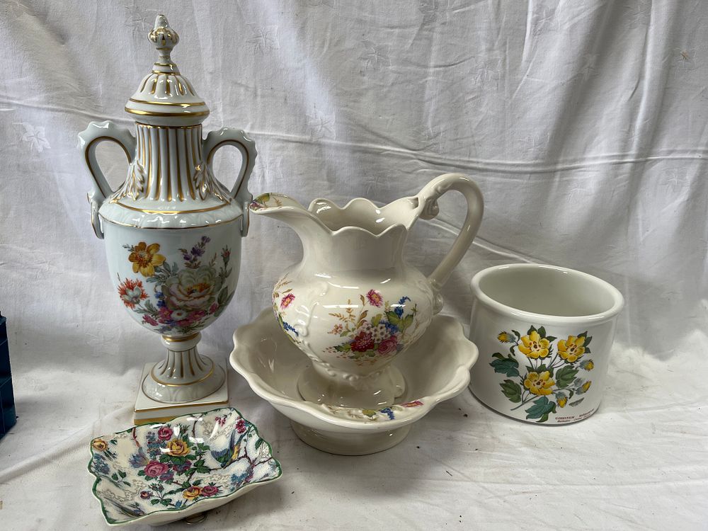 Lot 968: An Assortment of Decorative Ceramics Including a Portmeirion Botanic Garden Pot