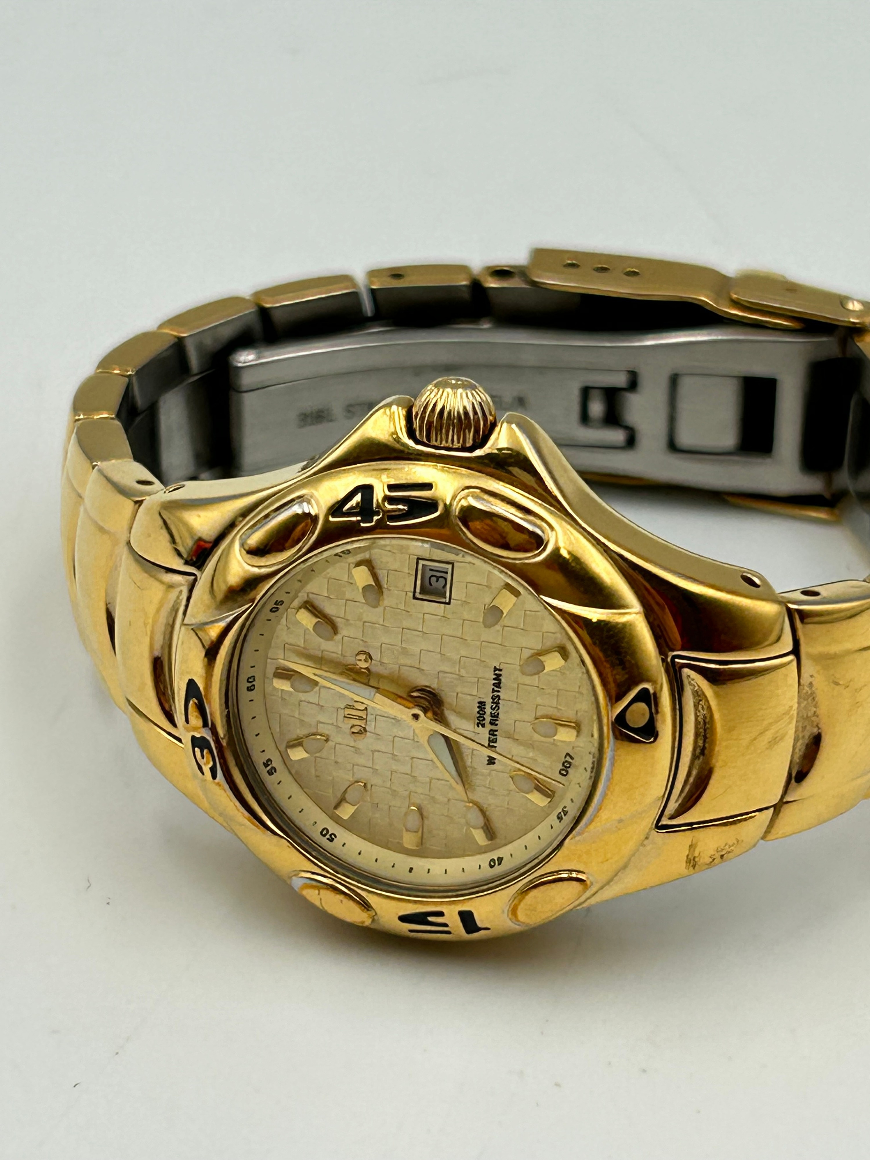 Ellese Gilt Metal Effect Stainless Steel 200m Quartz Diver's Wristwatch, 007? Running when listed.