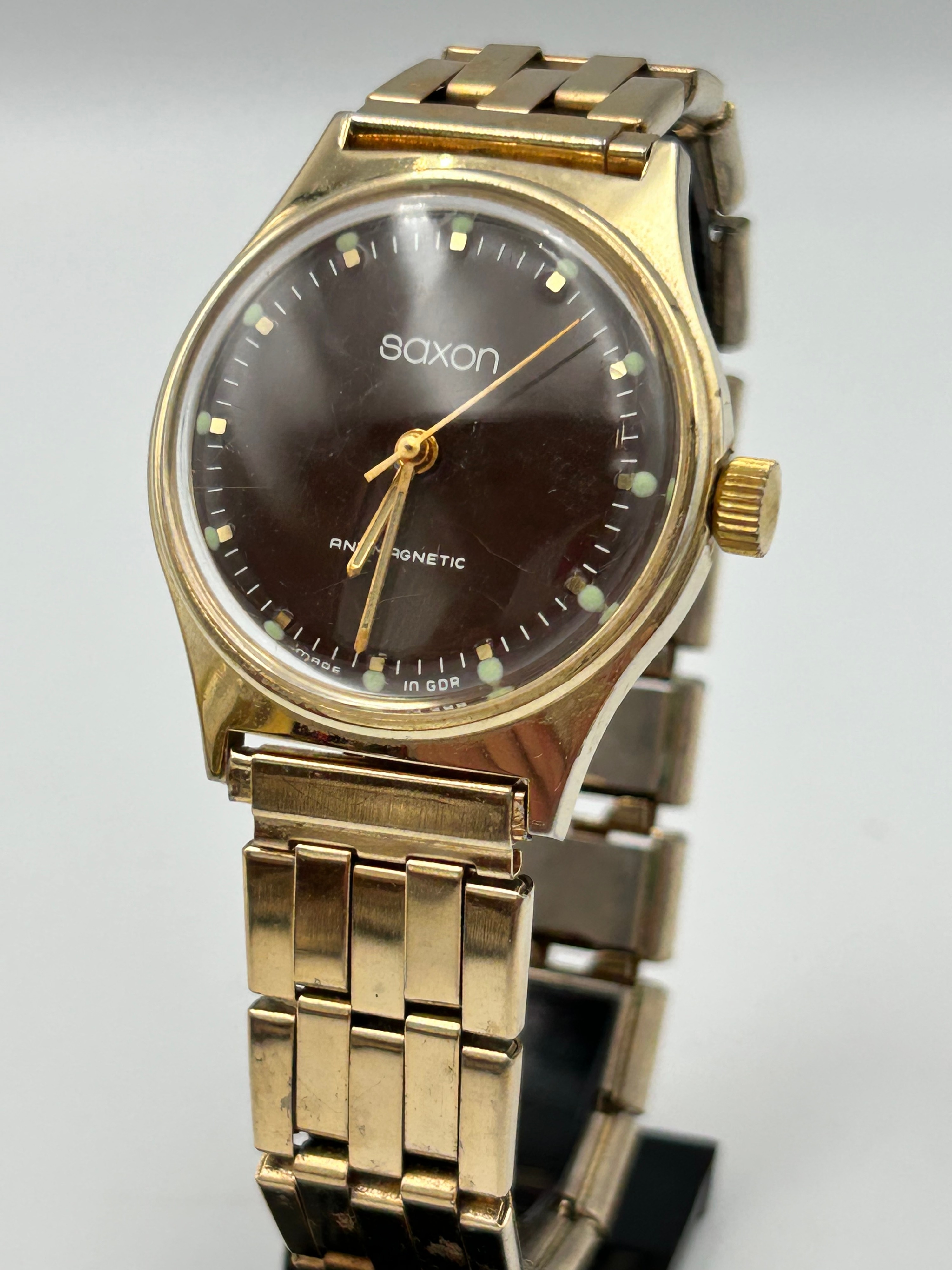 Saxon Antimagnetic Gold-Toned? Metal Wristwatch, Made In GDR ,Running When Listed