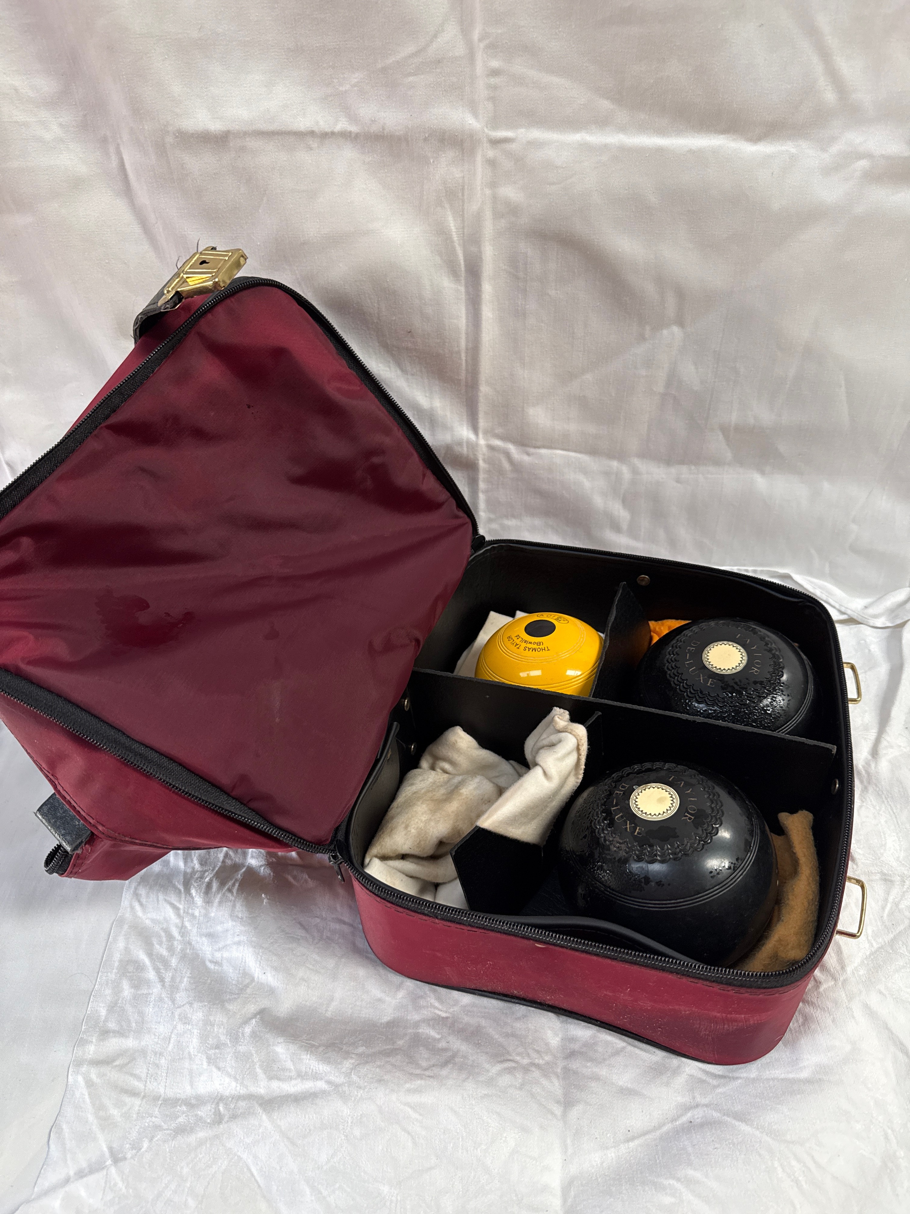 Mitre Burgundy Synthetic Carrying Case and a Set of Taylor De-Luxe Lawn Bowls
