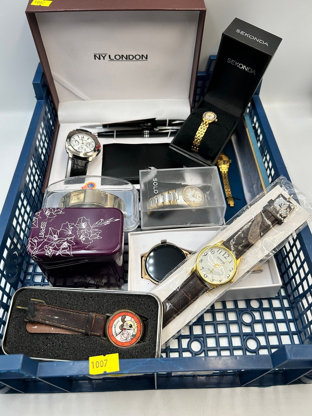 Lot 494: An Assortment of Boxed Fashion Wristwatches and Accessories including Sekonda, Solo, and Wallace & Gromit