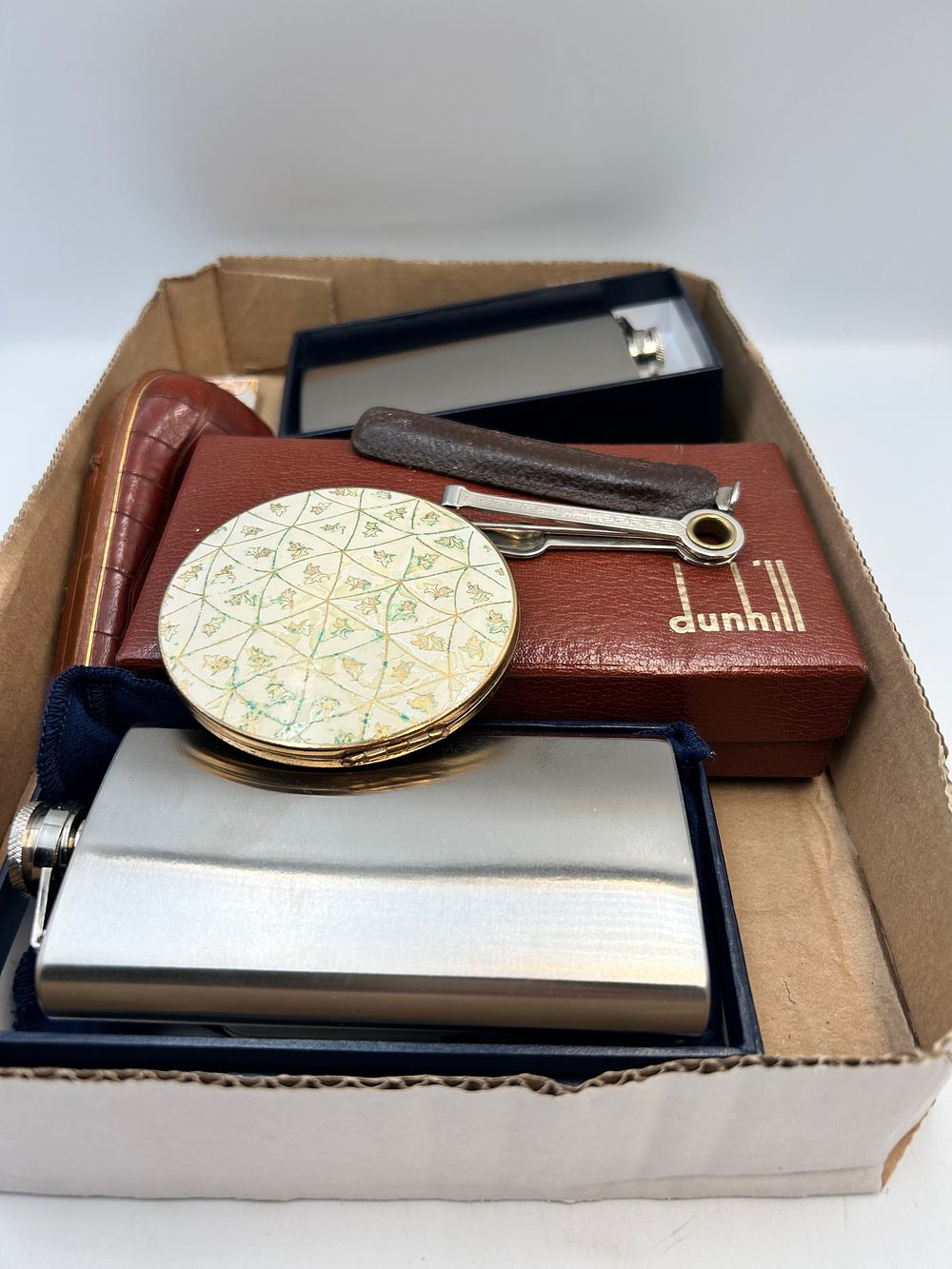 Lot 498: Dunhill Pebbled Effect Case Domino Set and A Collection of Gentleman's Accessories
