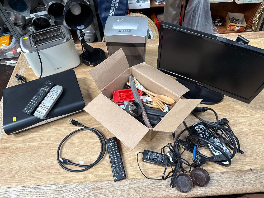 Lot 510: LG 19MN43 LED TV Monitor and Morphy Richards Toaster with a Collection of Electronics