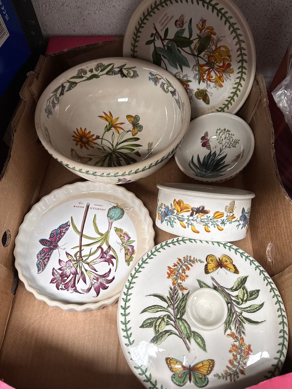 Lot 524: Portmeirion Earthenware Collection of Botanic Garden Pattern Tablewares