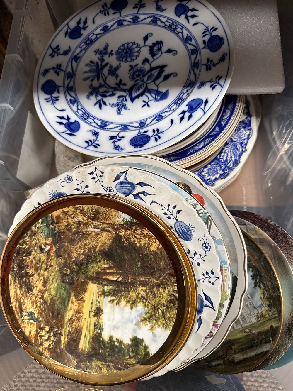 Lot 538: A Collection of Wedgwood? and Poole? Decorative Ceramic Plates