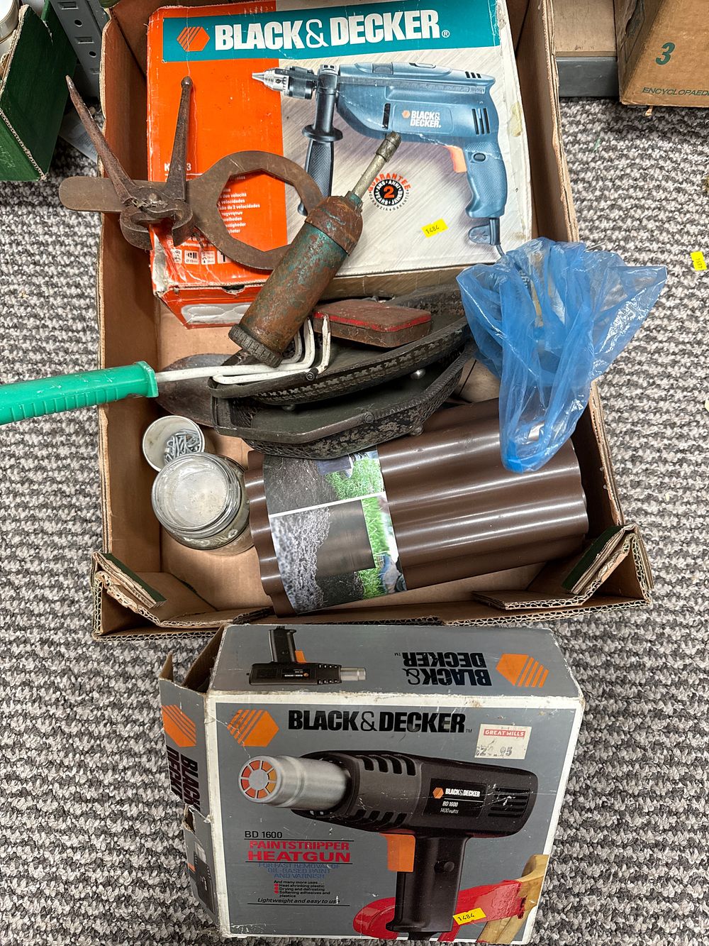 Lot 551: A Late 20th Century Assortment of Workshop and Garden Tools including Black & Decker?