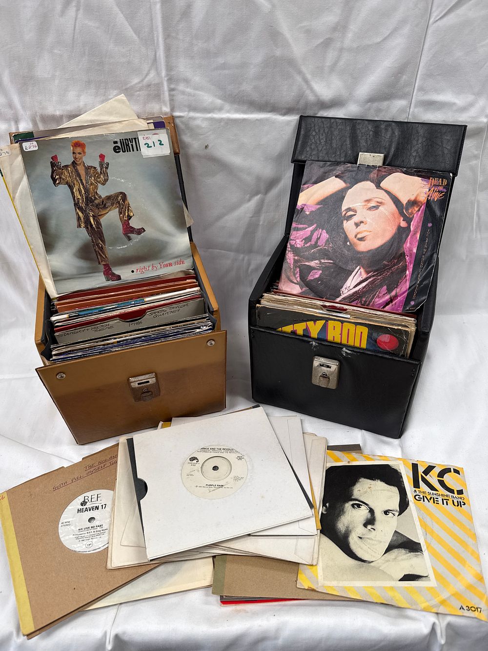 Lot 553: A Collection of Vinyl 7 Inch Singles, Mostly 1980s and 1970s Pop and New Wave