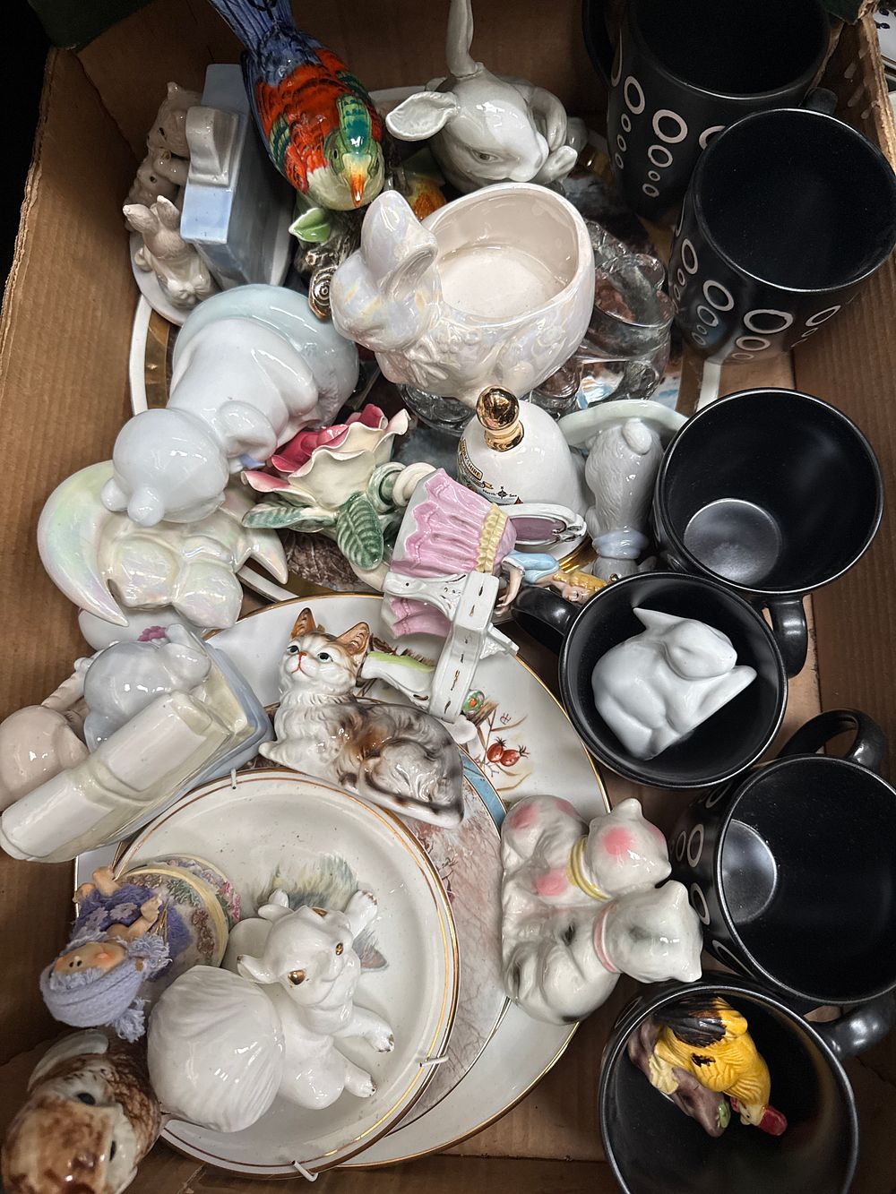 Lot 564: A Collection of Ceramic Animal Figurines, Retro Graphic Mugs, and Decorative Tableware