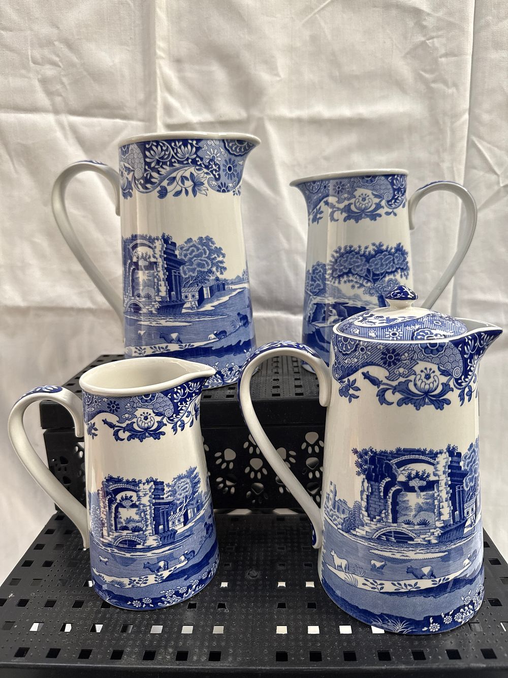 Lot 567: Spode Blue Italian Glazed Earthenware Windsor? Pitchers and Lidded Pot