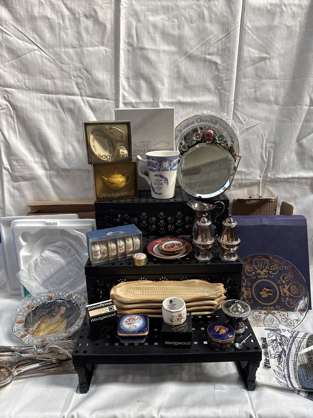 Lot 576: A Collection of Modern Ceramic, Glass and White Metal Royal Commemorative Items including Wedgwood