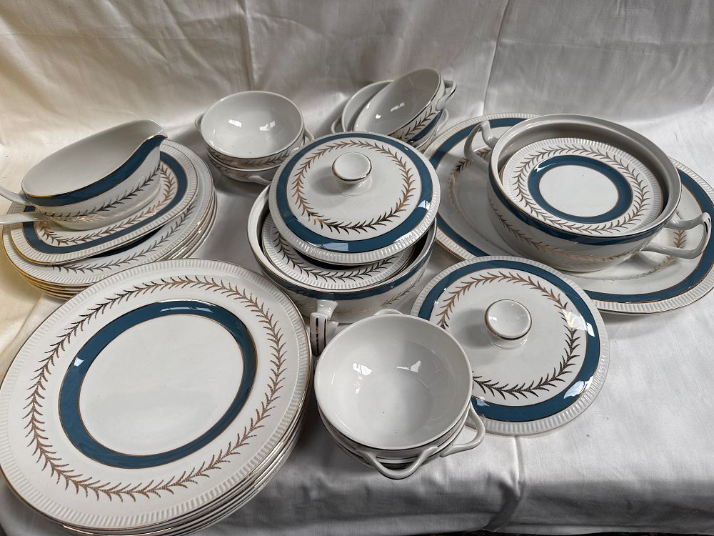 Lot 585: Simpsons (Potters) Ltd Earthenware Chinastyle Partial Dinner Service, England