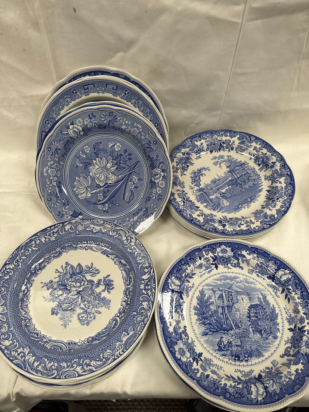 Lot 592: Spode Earthenware Collection of Twenty-Three Transfer Printed Plates, S3631-A1?