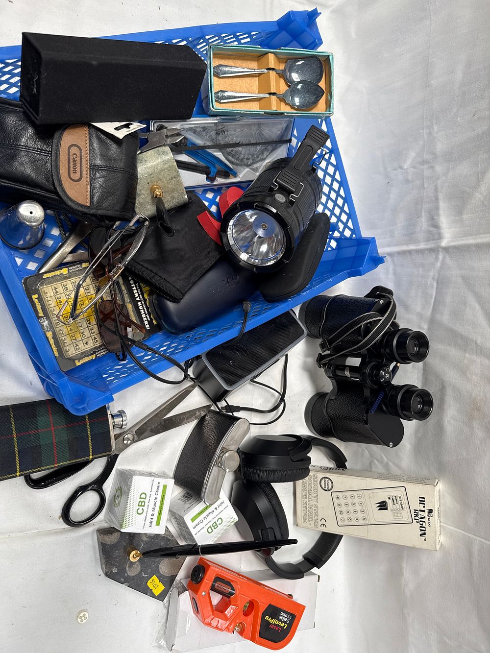 Lot 616: A Collection of Household and Optical Utility Items including Canon and Philips Brands