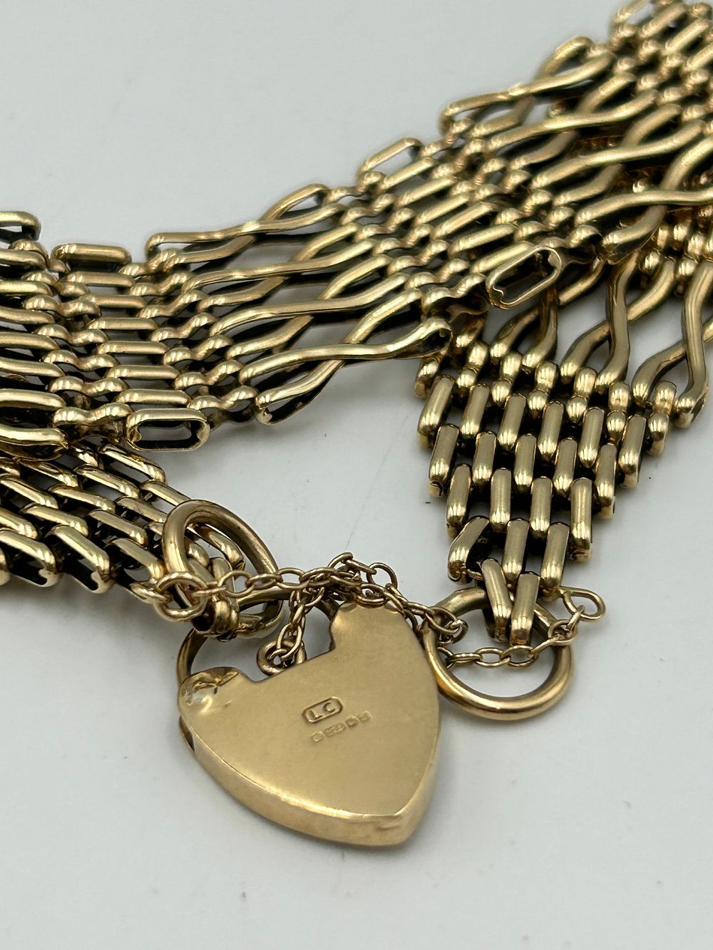 Lot 823: Antique 9ct Yellow Gold Six Bar Gate Bracelet, 21.53