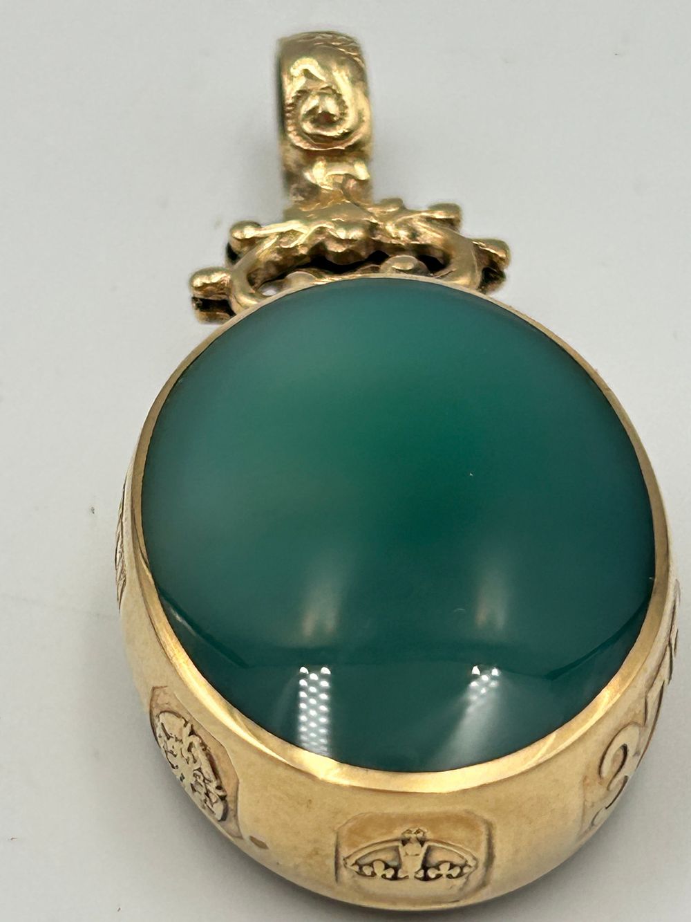 Lot 825: A Vintage? 9 Carat Yellow Gold and Hardstone? Double-Sided  Fob Pendant, Birmingham, 20.73g