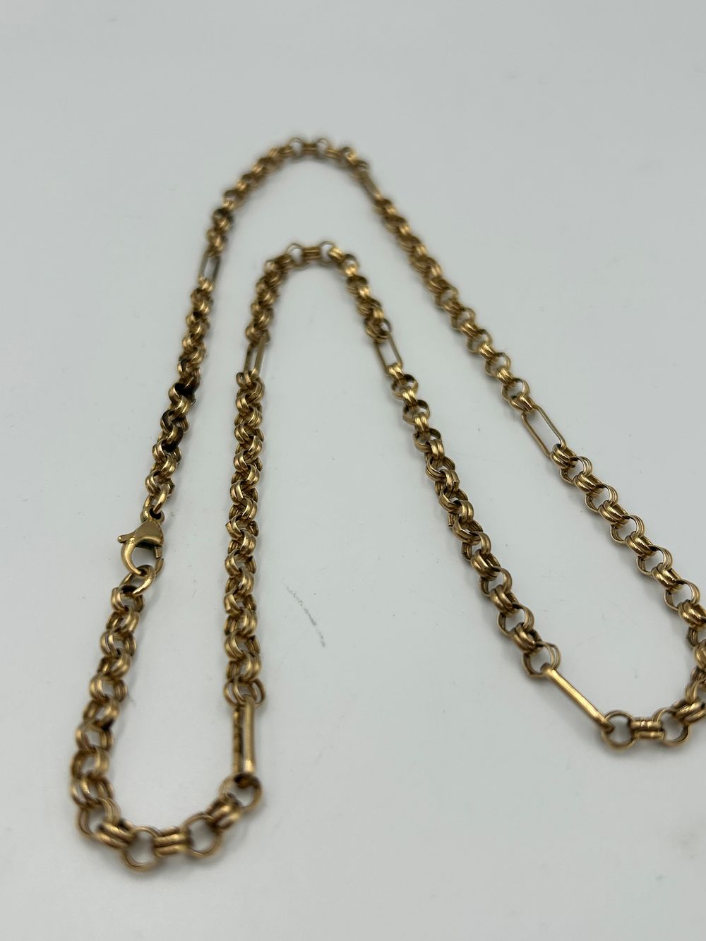 Lot 829: 9ct Yellow Gold Fancy Link Chain Necklace of Belcher and Bar Design, 11.78g