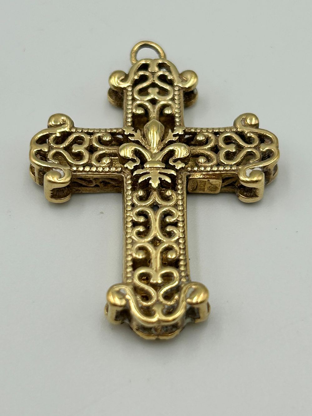 Lot 832: Italian  9ct Yellow Gold Filigree Cross Pendant, 10g
