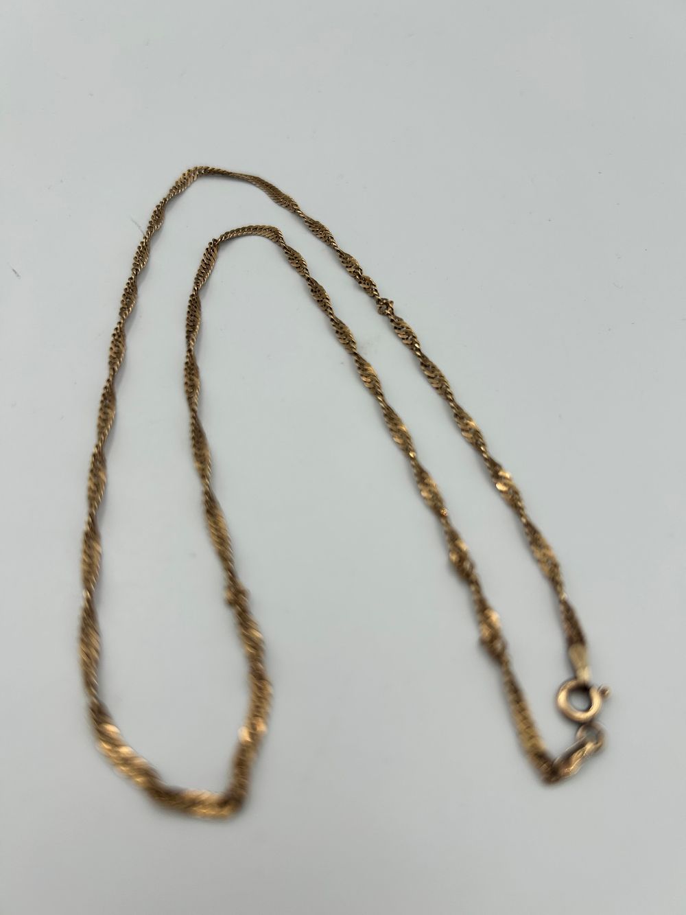 Lot 836: A 9 Carat Yellow Gold Prince of Wales Link Necklace Chain, 3.85g