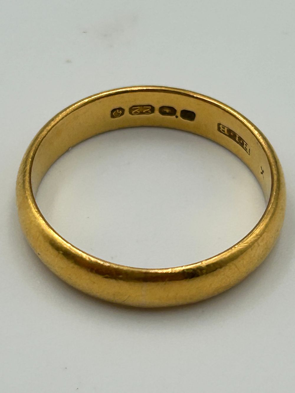 Lot 838: Late George VI 22ct Gold Wedding Band, Birmingham, 1945, 5.55g