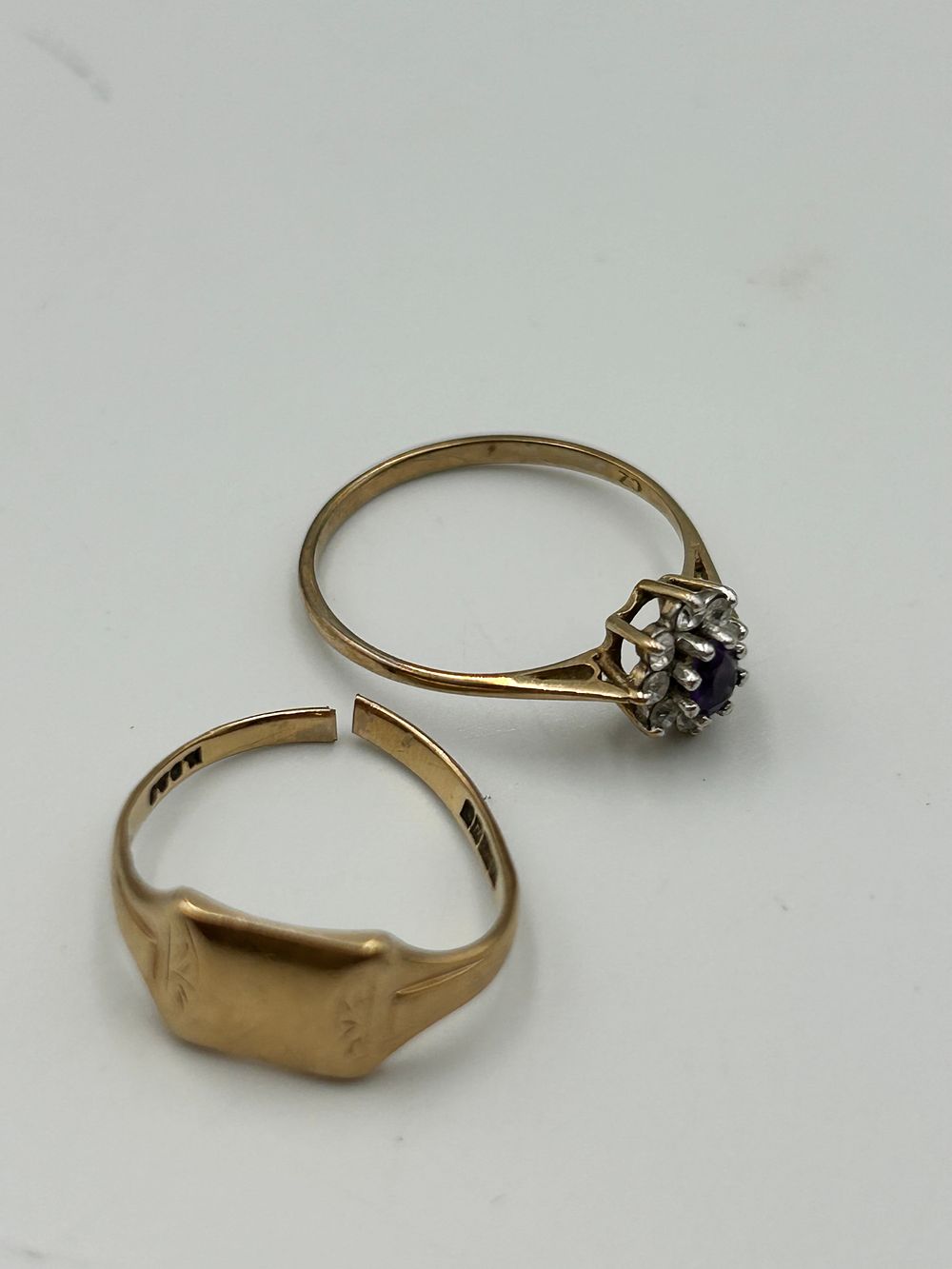 Lot 839: 9 Carat Gold Amethyst? Cluster Ring and Signet Ring, Birmingham, 2006?, 3g