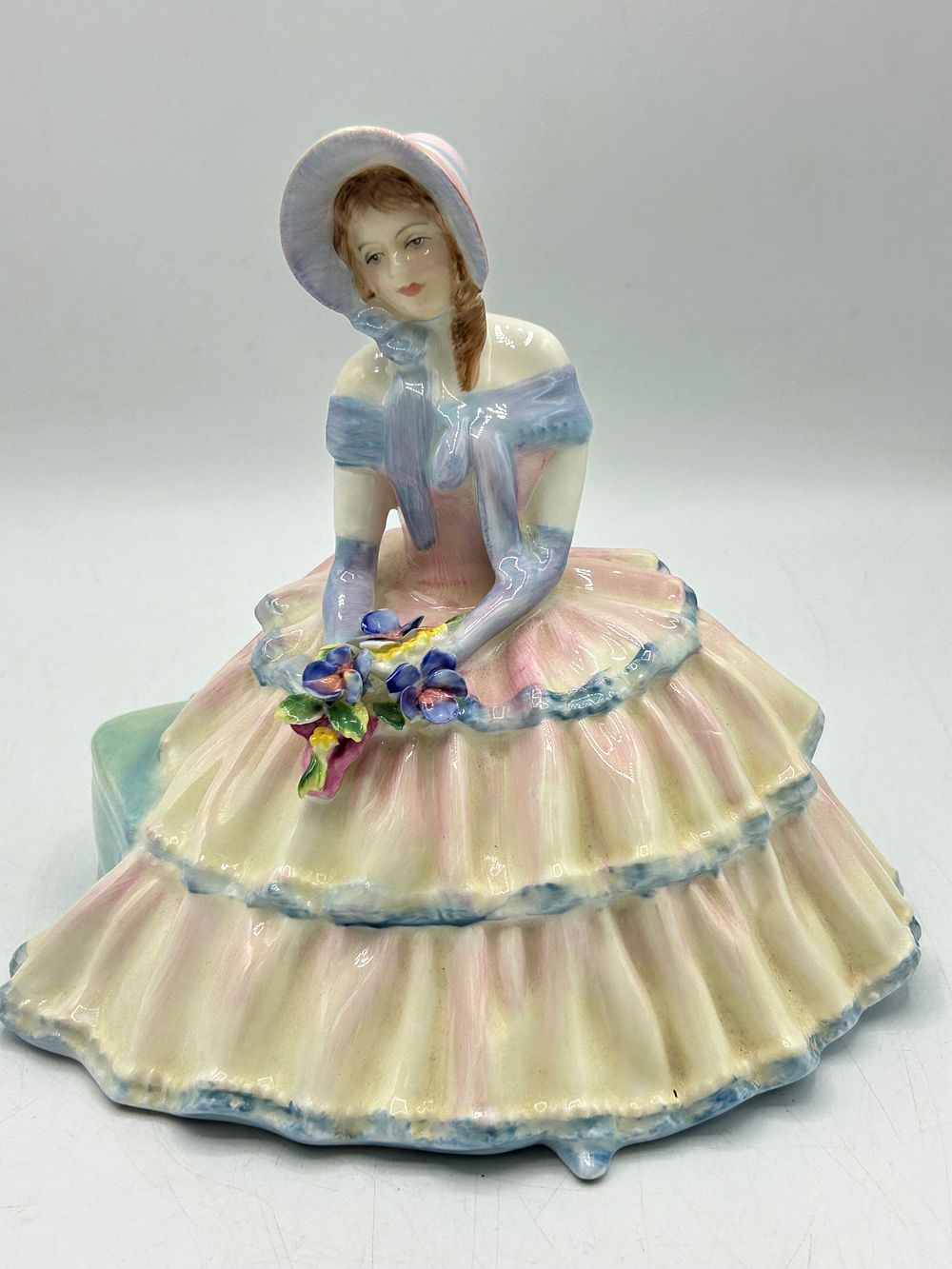 Lot 851: Royal Doulton Daydreams Bone China Figurine by Leslie Harradine HN 1731