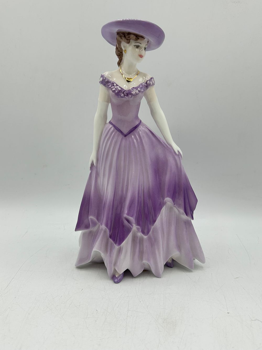 Lot 855: Coalport Porcelain Figurine Diana from the Ladies of Fashion Series, 1993